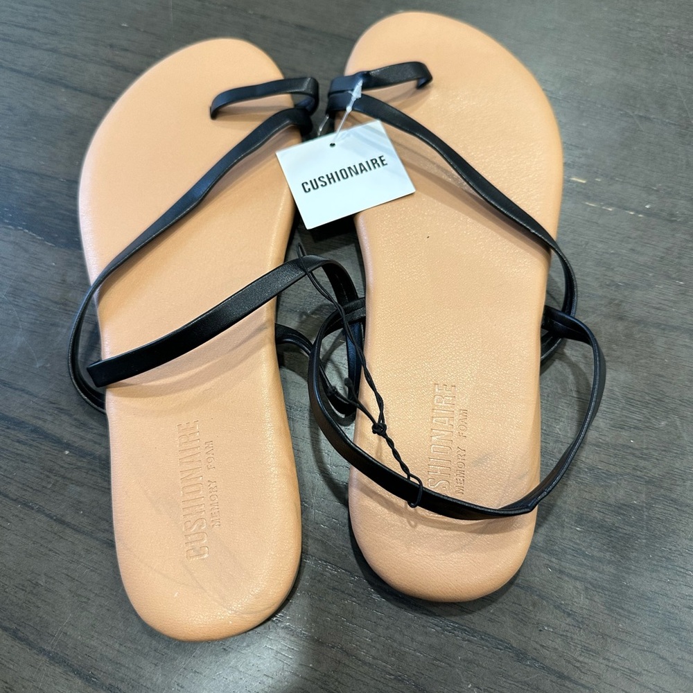 Cushionaire Memory Foam Sandals New With Discoloration On Bottom Size 11m